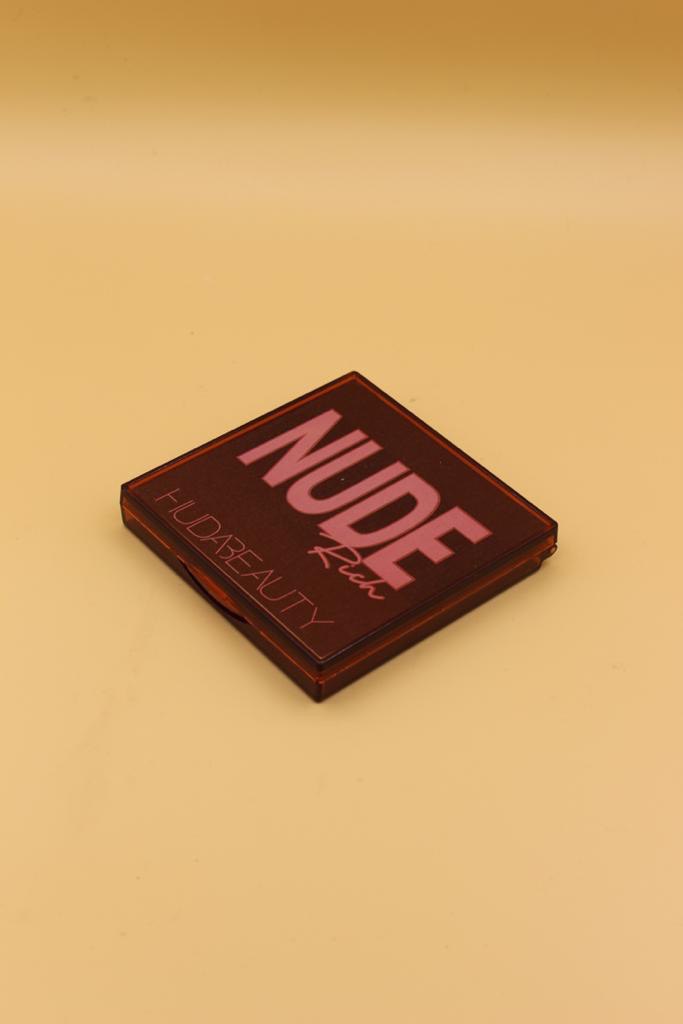 رژ لب براق و شفاف